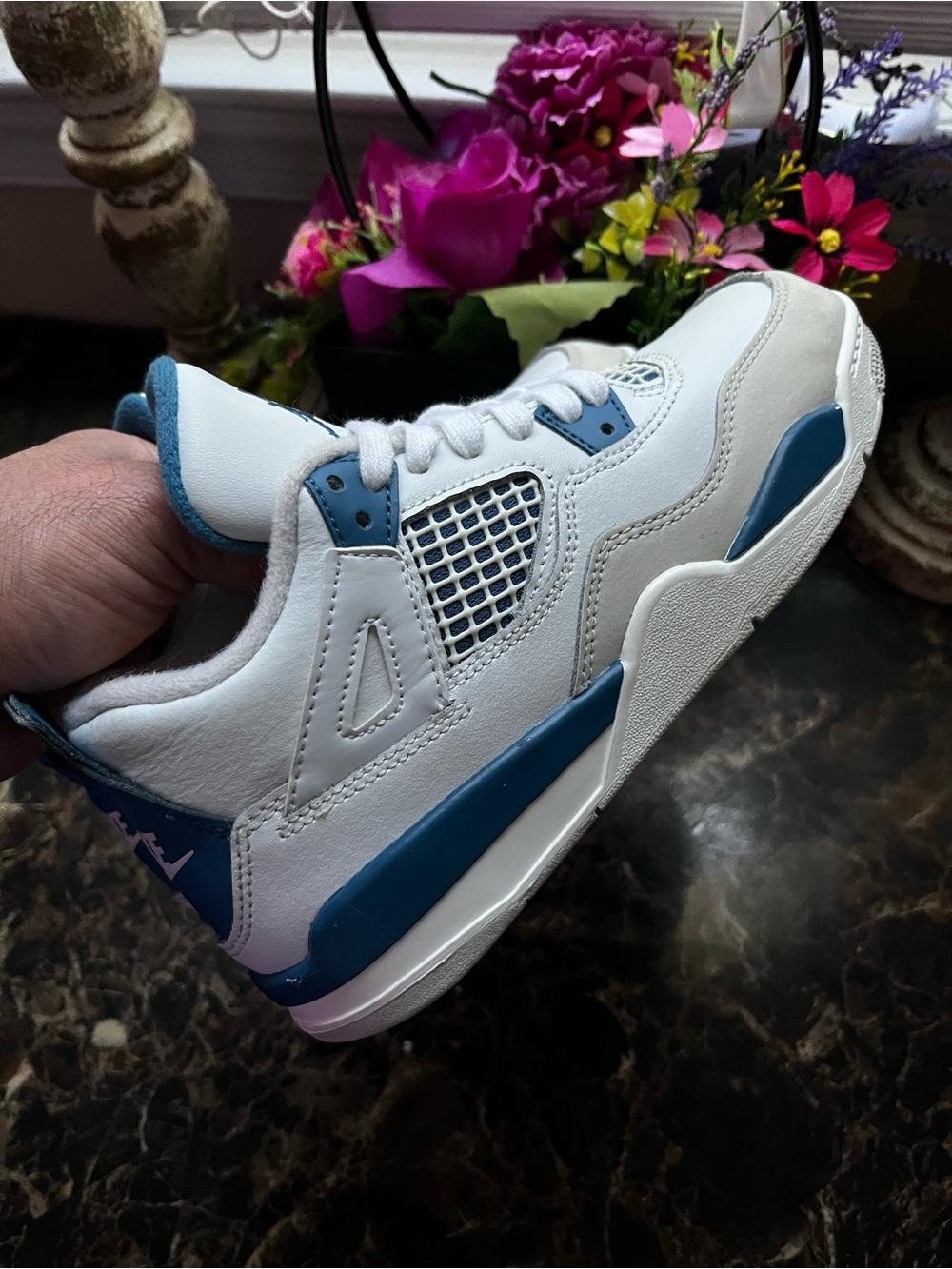 Jordan 4 Retro
Military Blue
Streetwear/Lifestyle Shoes
Size 2.5 Youth Unisex - Picture 4 of 9